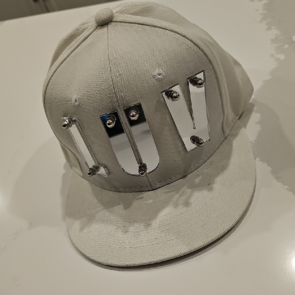 White Cap W Mirror Letters